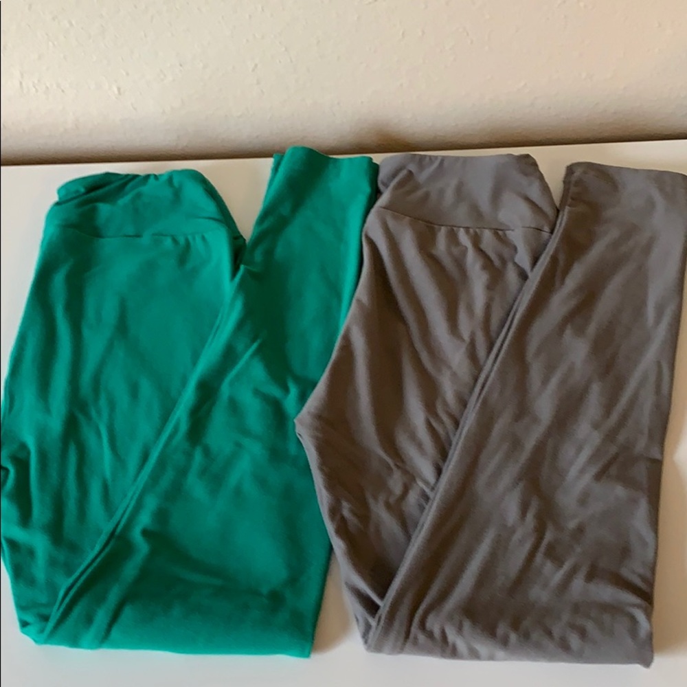 Lularoe butter soft leggings. Green & Grey OS